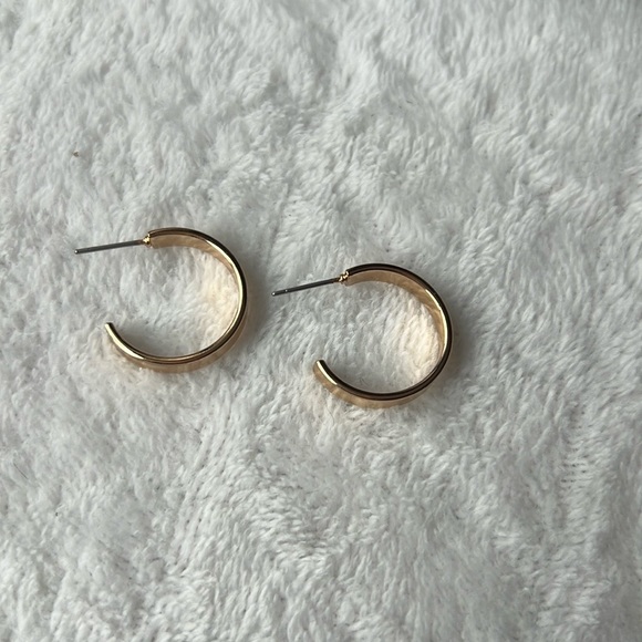 Set of 4 Beautiful Earrings - Picture 10 of 12